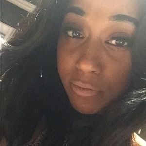 Meet your Posher, Tia